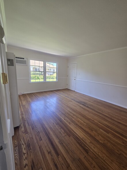 Living Room - 13644 Leadwell St