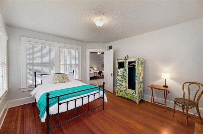 Building Photo - 1604 S Main St