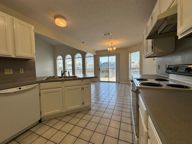 Building Photo - 15357 Yardarm Ct
