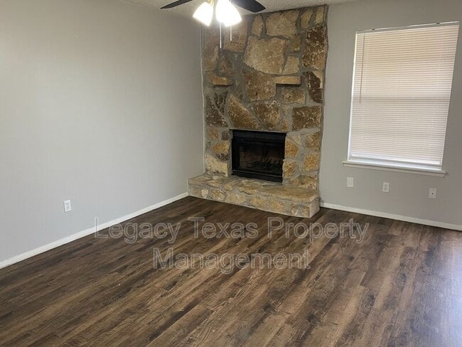 Building Photo - 1407 Courtney Pl