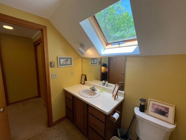Building Photo - 35 Woodland Pines Rd