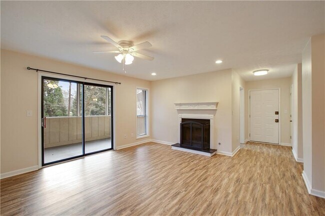 Building Photo - 210 Wynnes Ridge Cir SE