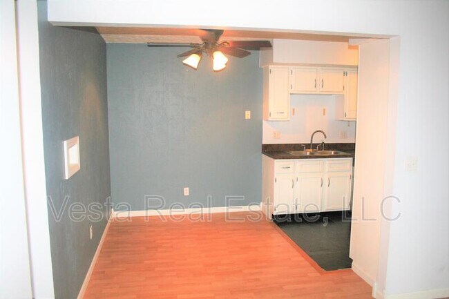 Building Photo - 1913 Tracy Dr