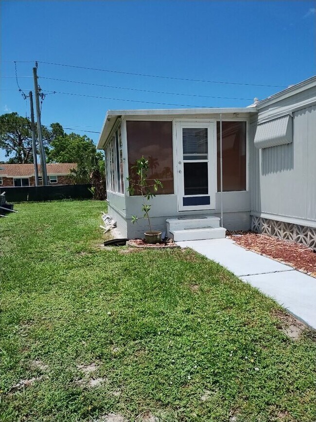 Building Photo - ask about Owner financing available