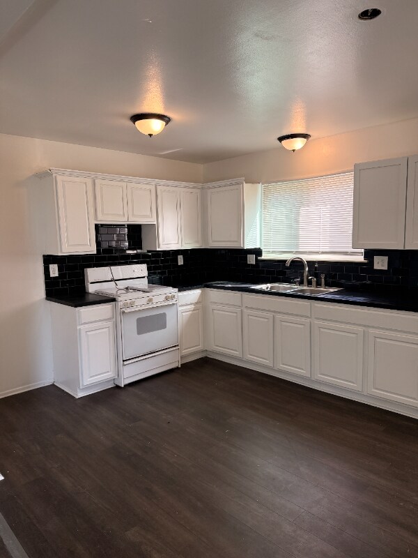 Building Photo - 7251 Studebaker Ave