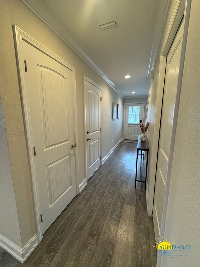 Building Photo - Beautiful 3BR/2.5BA Townhome inNiceville-Near Eglin AFB!