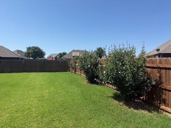 Building Photo - 3 bed plus office, Neighborhood amenities include a neighborhood pond, Pool and playground!