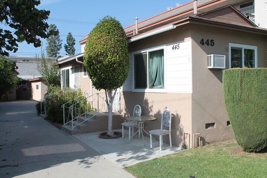 Primary Photo - 445 E Providencia Ave