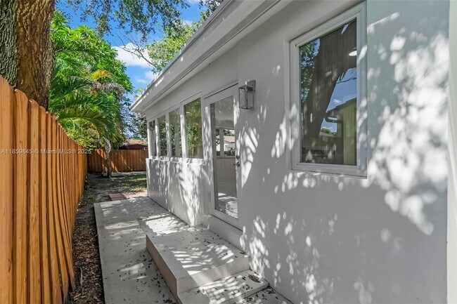 Building Photo - 6437 SW 14th St