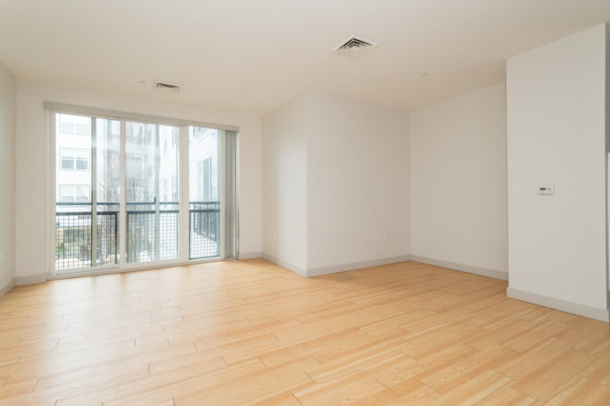 Building Photo - 320 D St