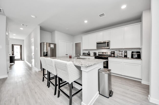 Building Photo - 5806 Quest Valley Dr