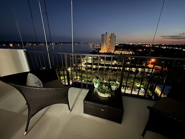 Building Photo - 5600 N Flagler Dr