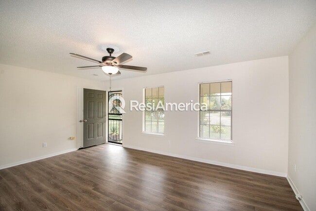 Building Photo - Newly Renovated 3/1.5 in Horn Lake