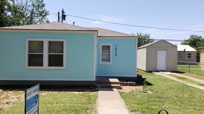 Building Photo - Cute Remodeled 1/1 with storage shed and l...