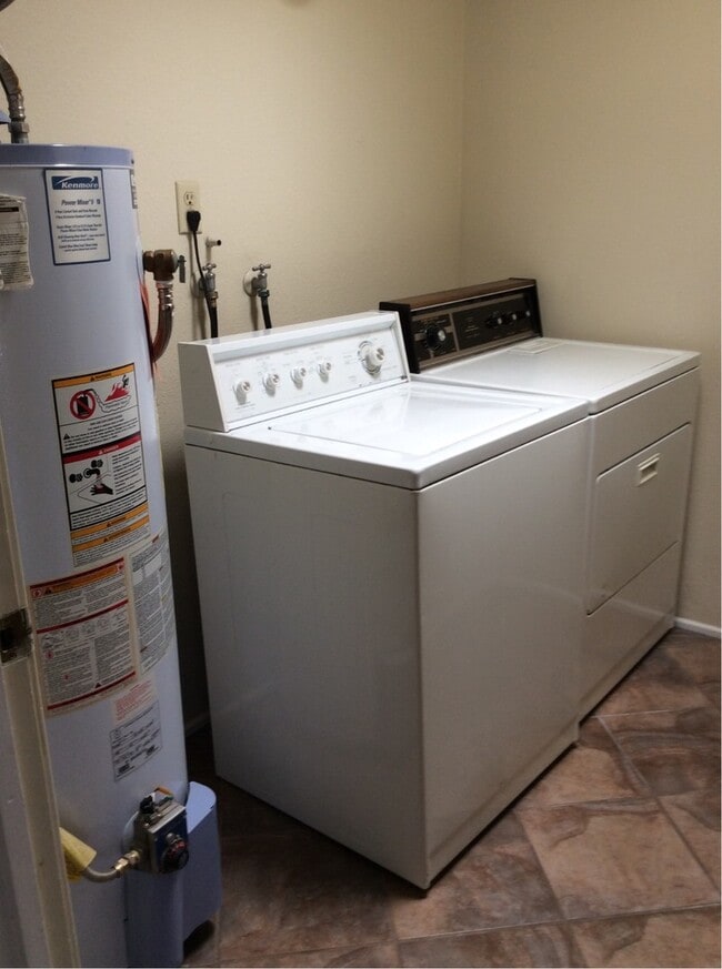Building Photo - 405 Jardin Pl