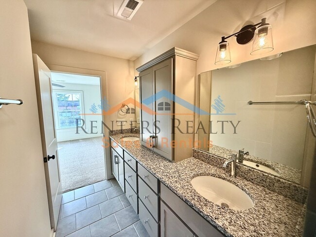 Building Photo - Modern Luxury Townhouse in the Heart of Huntsville