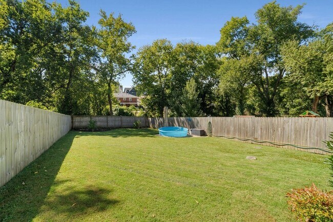 Building Photo - 429 Westboro Dr