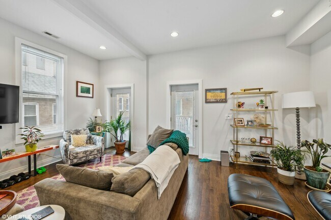 Building Photo - 1744 N Hoyne Ave