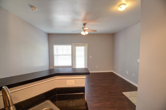 Building Photo - 2320 Gracy Farms Ln