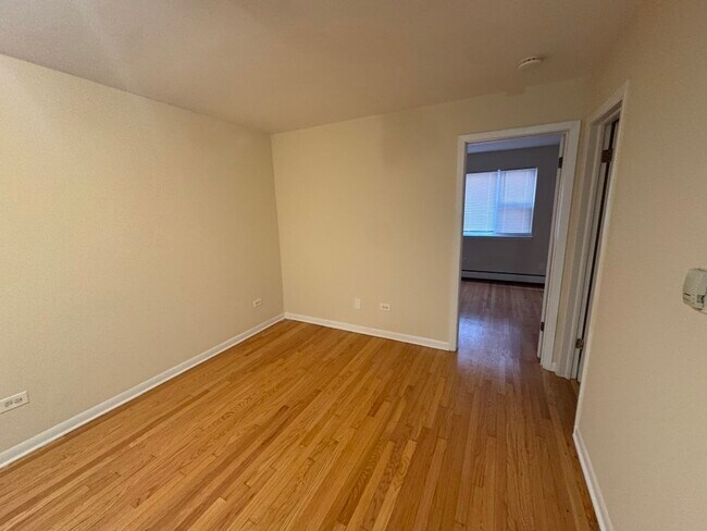 Building Photo - 4056 N California Ave