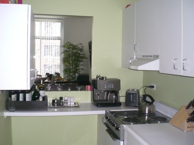 kitchen 2 - 211 E Ohio st.