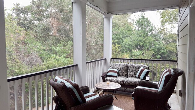 Building Photo - Four bedroom 10 minutes from the beaches o...