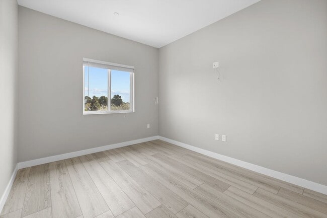 Building Photo - 12714 S Figueroa St
