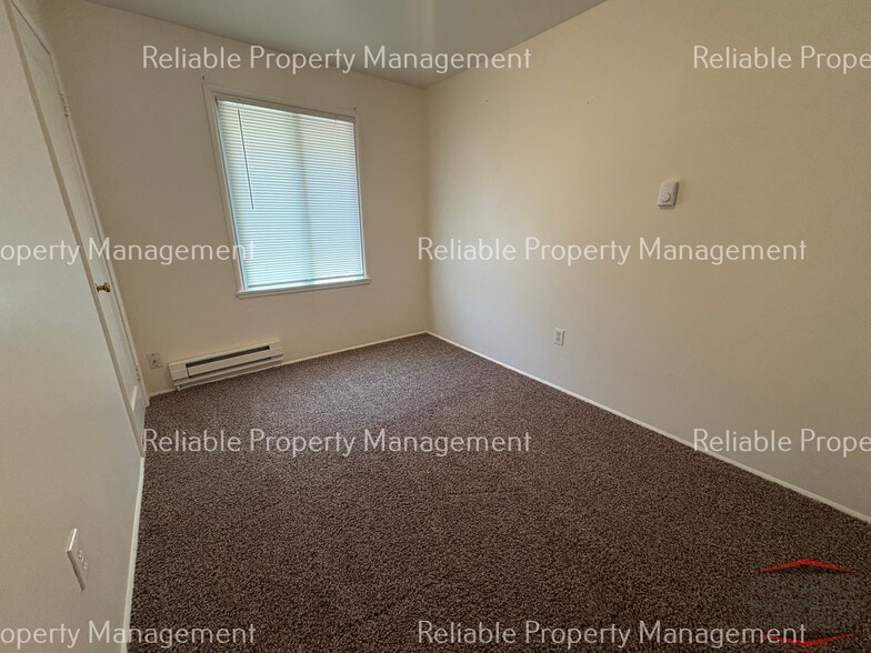 Building Photo - 607 Linden Dr