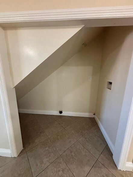 Building Photo - 9017 Avalon Blvd