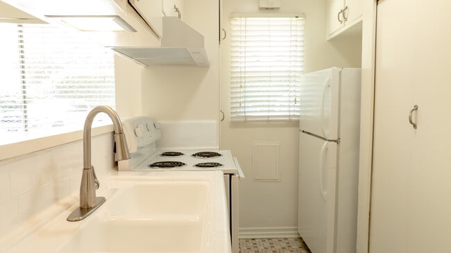 Building Photo - 03376DE