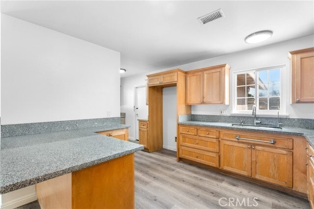 Building Photo - 8691 Davmor Ave