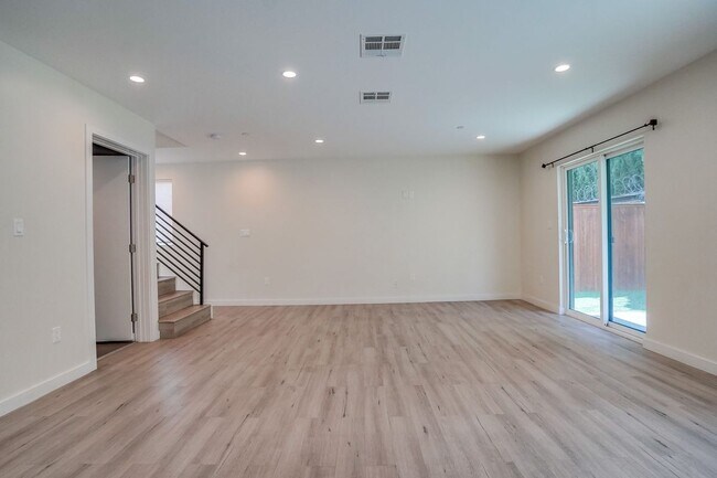 Building Photo - 4636 Lomita St