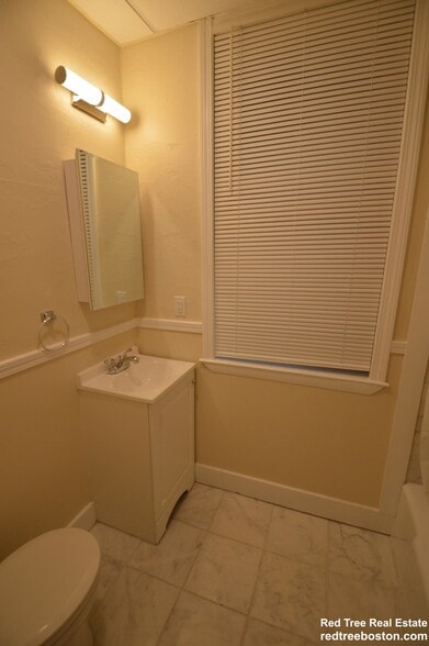 Building Photo - 303 Hancock St