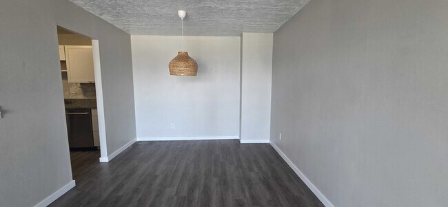 Building Photo - 710 E 200 S