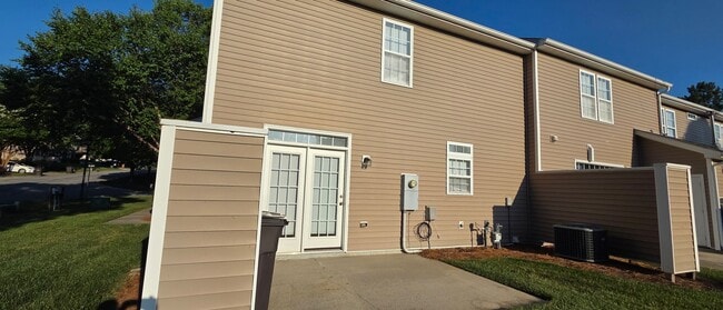 Building Photo - This phenomenal townhome is truly move-in ready!