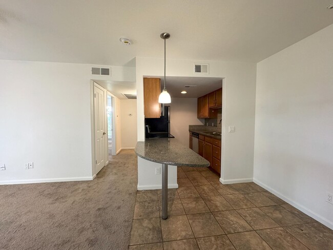 Building Photo - **MOVE IN SPECIAL***2ND FLOOR ONE BEDROOM ...