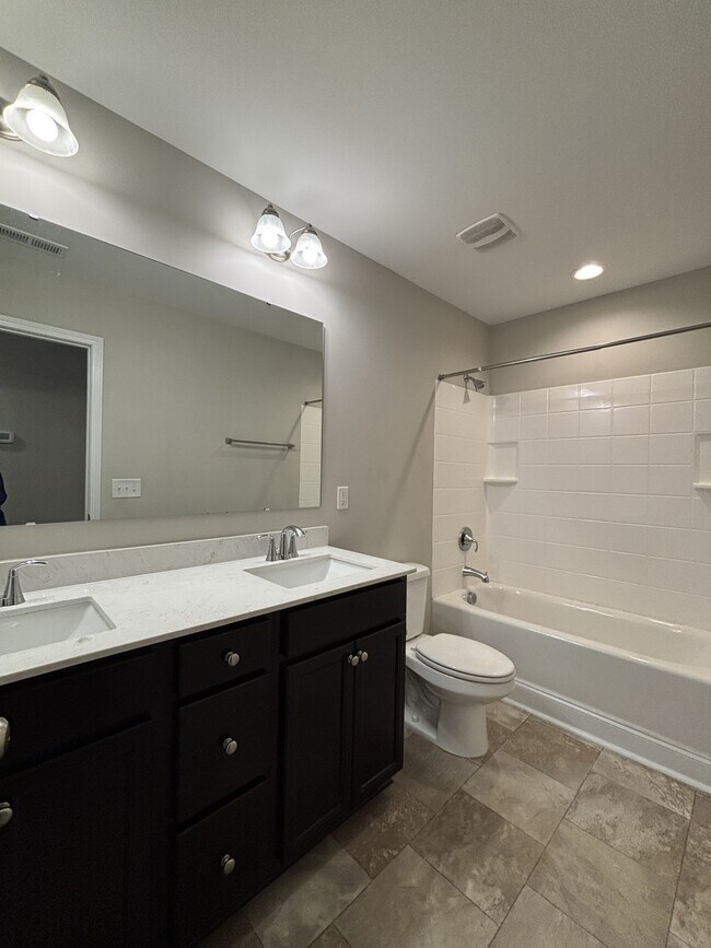 Building Photo - 28 Silk Oak Dr