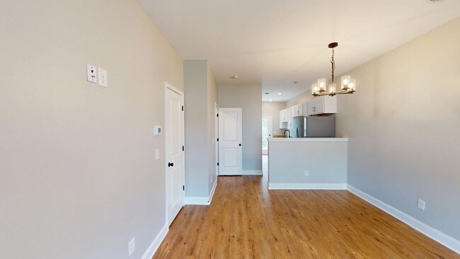 Building Photo - 830 Levitan Dr