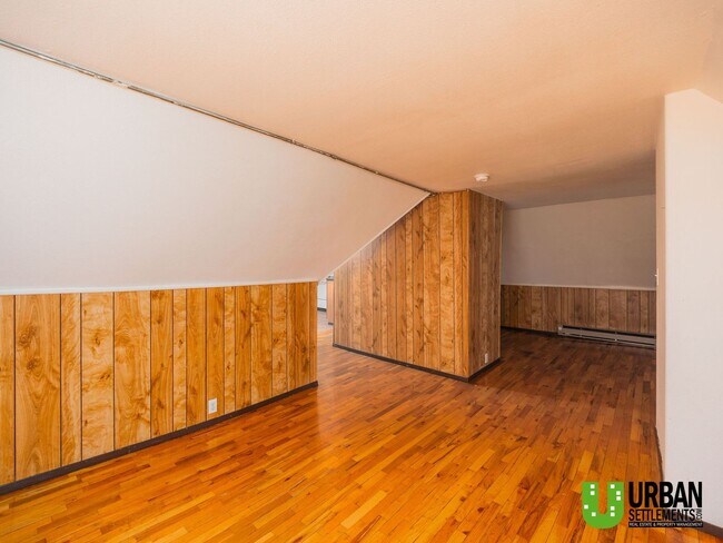 Building Photo - 828 W Cleveland Ave