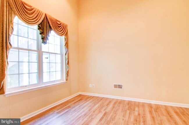 Building Photo - 5861 Governors Hill Dr