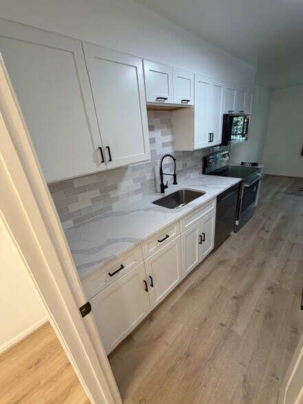 Building Photo - 7454 Westlake Ter