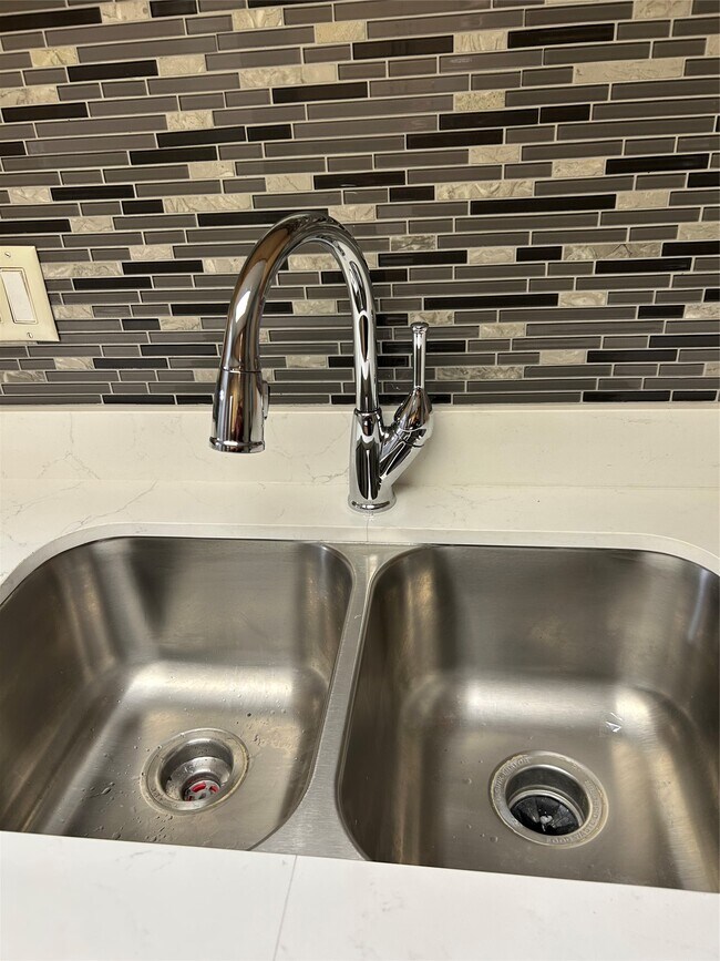 Building Photo - 12633 Memorial Dr