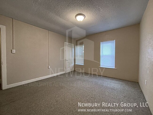 Building Photo - 39 Hickory St