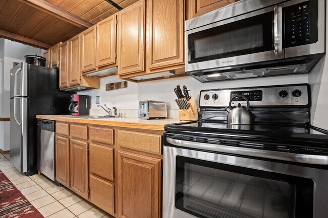 Building Photo - 2933 Mountaineer Cir