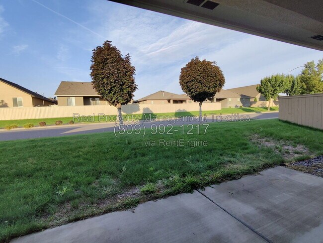 Building Photo - 2667 Torrey Pines Way