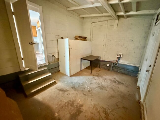 Building Photo - 3 Bed 1 Bath - Single family house, Taylor-Berry Neighborhood