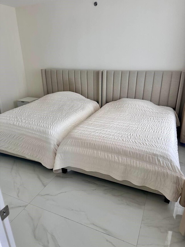 Building Photo - 1830 S Ocean Dr