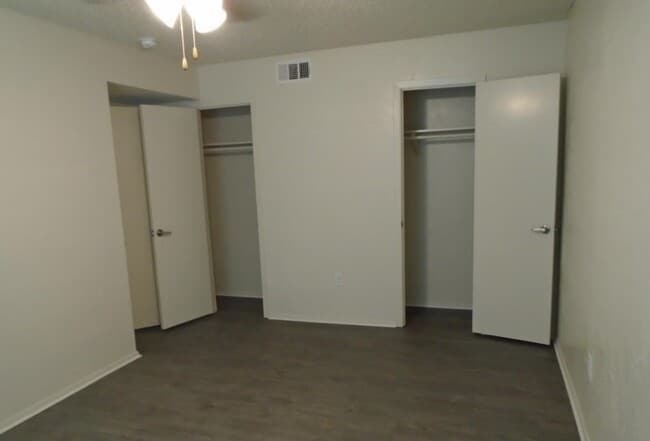 Building Photo - 909 W 7th St