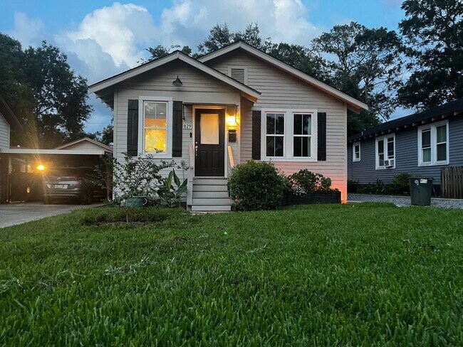 Primary Photo - Charming Home In the Garden District- Idea...