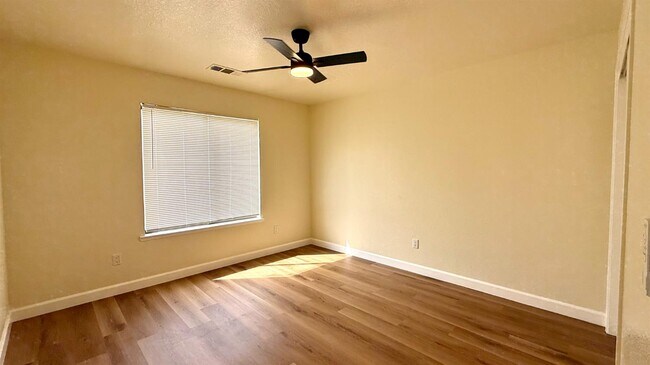 Building Photo - 2425 Knowlwood Dr